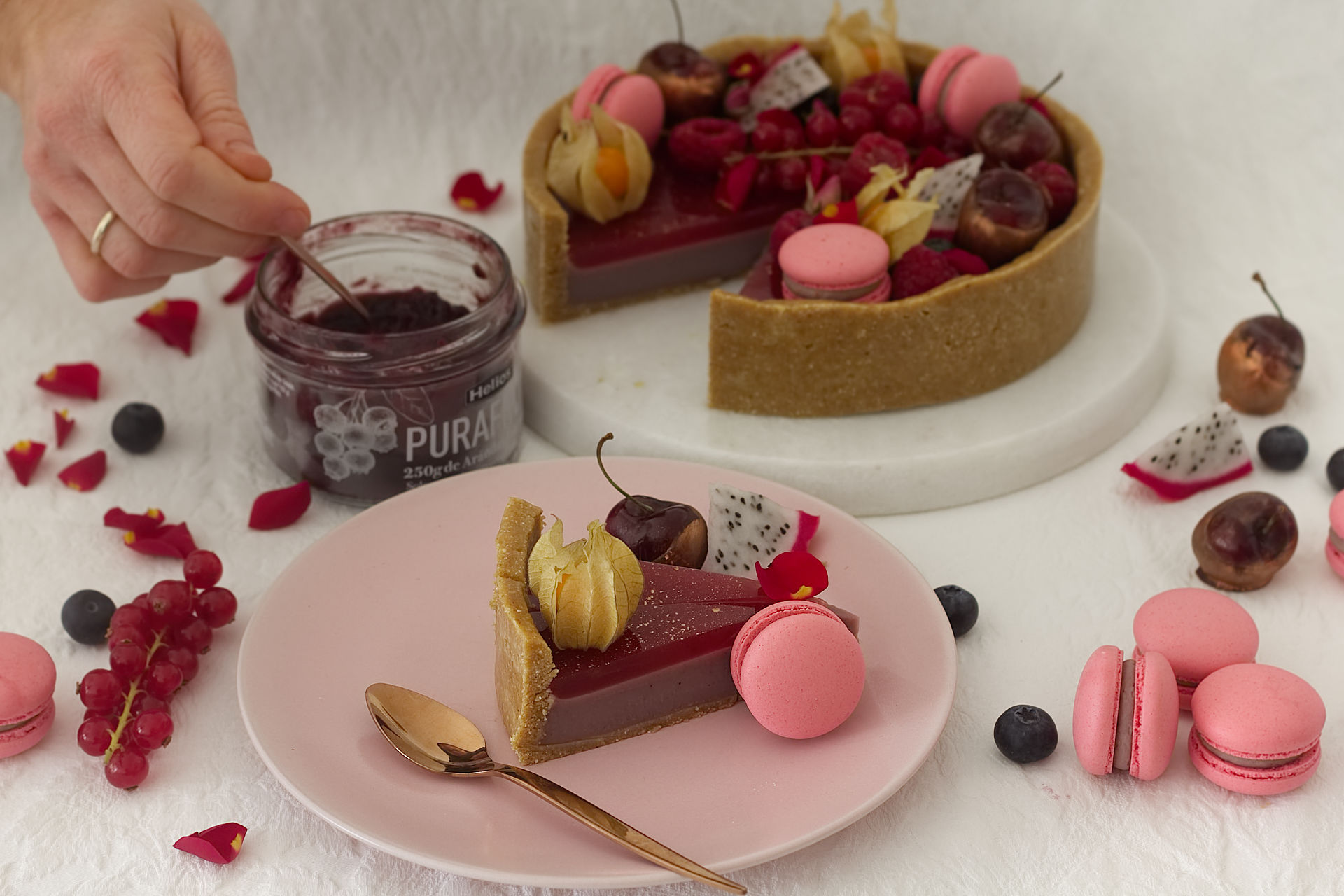 Pie de Arándanos de Huelva cubierta de gelatina de frambuesas al aroma de Rosas